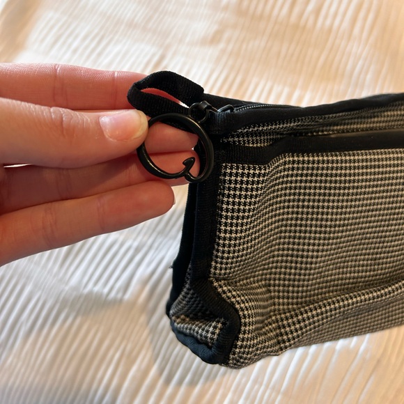 Oscar De La Renta Toiletry & Cosmetic Bag w/Mirror - Picture 2 of 6